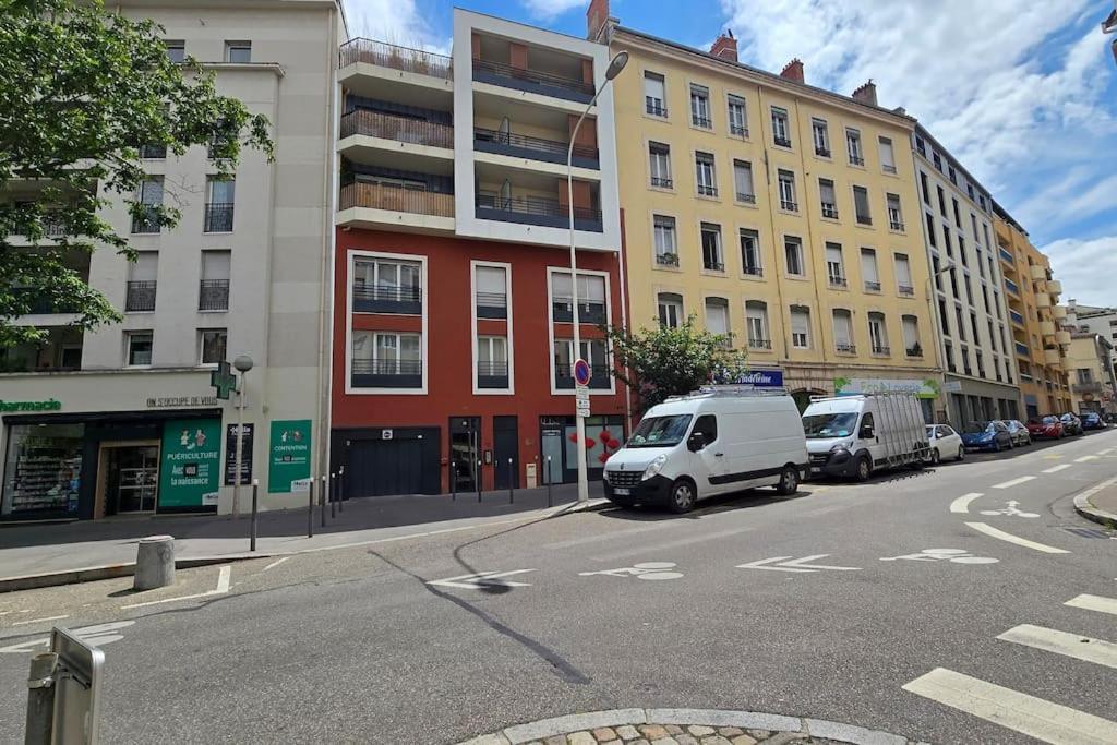 Bnbgones - Le Cosy Saint Louis - Metro Jean Mace Et Saxe Gambetta Lyon Extérieur photo